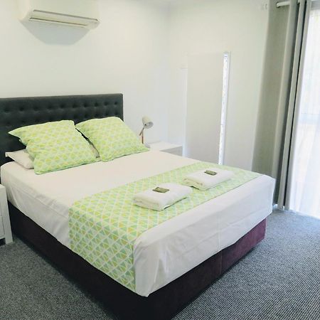 The Shores Holiday Apartments Mackay Room photo